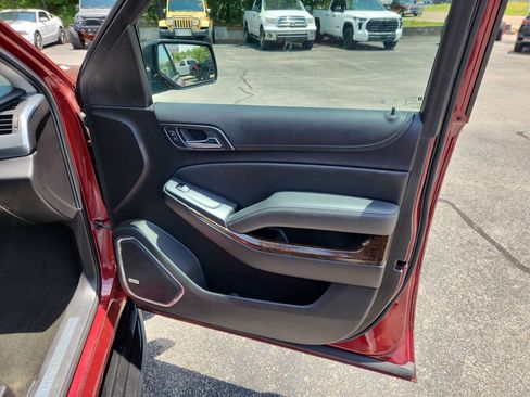 Used 2016 Chevrolet Suburban LT RWD image 21
