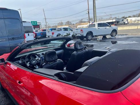 Used 2022 Ford Mustang Premium image 18