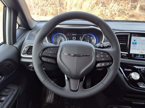 New 2026 Chrysler Pacifica Select w/ S Appearance Package FWD image 18