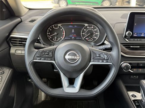Used 2025 Nissan Altima 2.5 SV FWD image 28