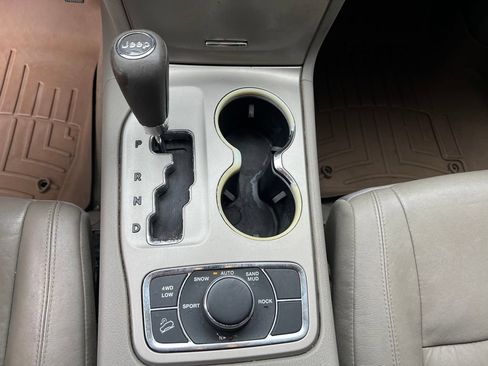 Used 2013 Jeep Grand Cherokee Laredo AWD/4WD image 28