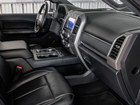 Used 2020 Ford Expedition XLT w/ Equipment Group 202A AWD/4WD image 12