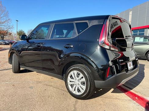 Used 2024 Kia Soul LX image 8