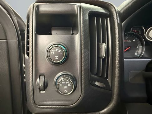 Used 2018 Chevrolet Silverado 1500 LT w/ All Star Edition image 26