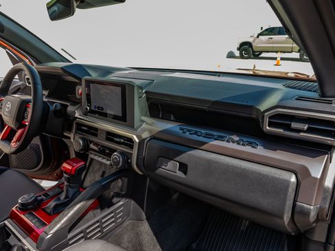 Used 2025 Toyota Tacoma TRD Off-Road image 18