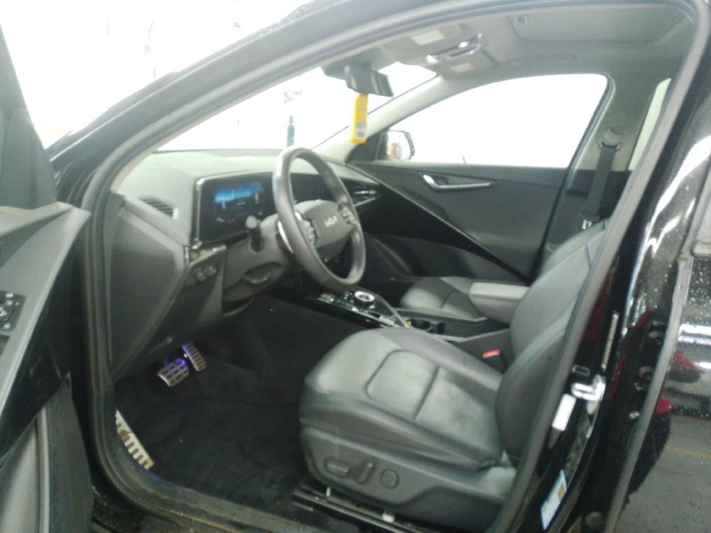 Used 2023 Kia Niro Wave w/ Wave Preserve Package FWD image 6