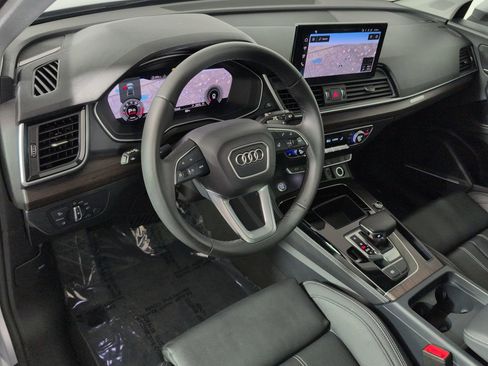 Certified 2025 Audi Q5 2.0T Premium Plus w/ Premium Plus Package image 2