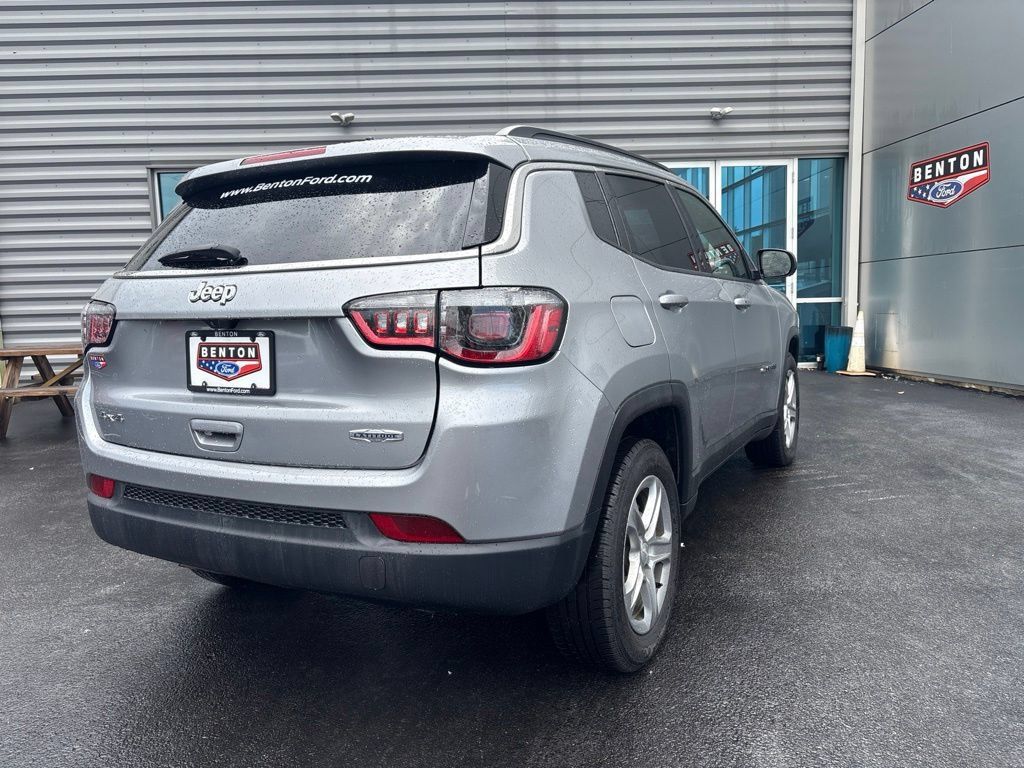 Used 2024 Jeep Compass Latitude AWD/4WD image 5