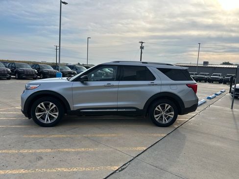 Used 2020 Ford Explorer Platinum w/ Premium Technology Package AWD/4WD image 4