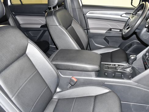 Used 2021 Volkswagen Atlas Cross Sport SE w/ Panoramic Sunroof Package FWD image 40