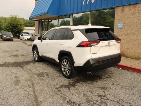 Used 2020 Toyota RAV4 XLE Premium FWD image 4