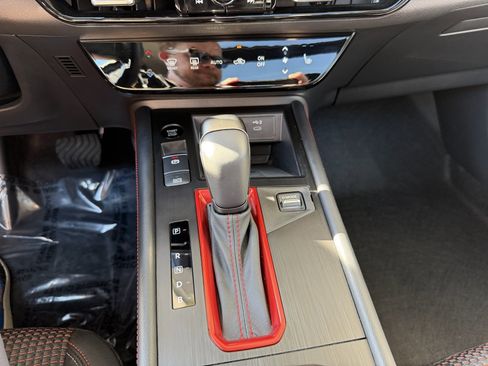 Used 2025 Nissan Kicks SR w/ SR Premium Package image 24