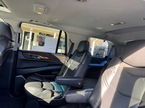 Used 2019 Cadillac Escalade Luxury image 33