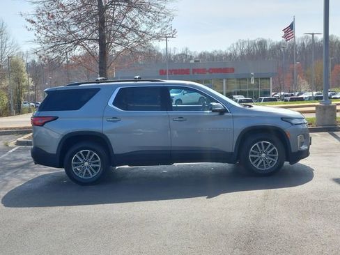 Used 2023 Chevrolet Traverse LT w/ Rear Camera Mirror Package image 16