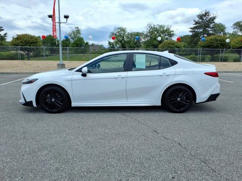 Certified 2025 Toyota Camry SE FWD image 8
