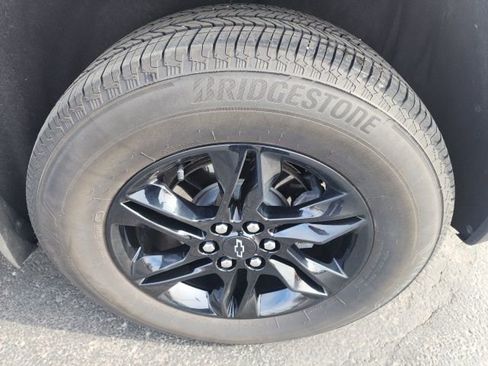 Used 2023 Chevrolet Traverse LT w/ Midnight/Sport Edition image 5