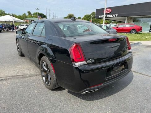 Used 2021 Chrysler 300 Touring w/ Sport Appearance Package RWD image 6