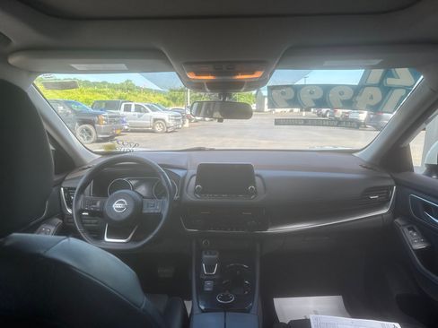 Used 2021 Nissan Rogue SV w/ Premium Package AWD/4WD image 8