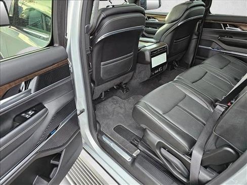 Used 2023 Jeep Grand Wagoneer 4WD w/ Flexible Seating Group image 10