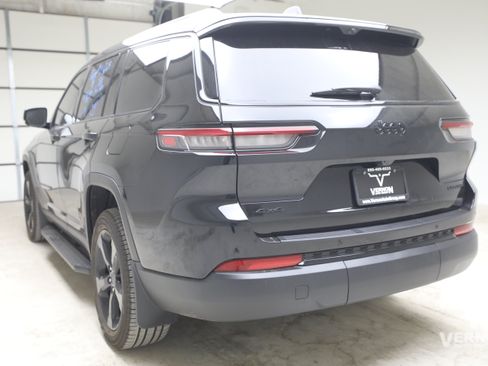 Used 2025 Jeep Grand Cherokee L Limited w/ Luxury Tech Group II AWD/4WD image 2