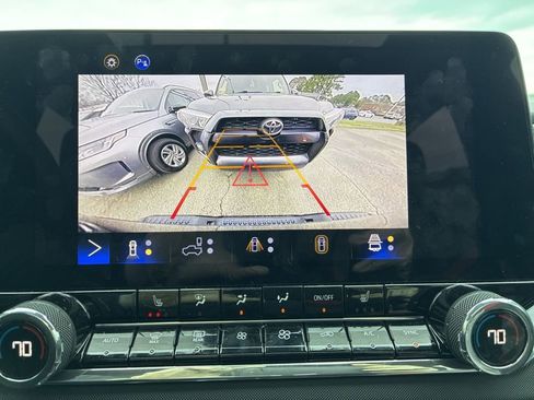 Used 2024 Chevrolet Colorado Z71 w/ Z71 Convenience Package 2 image 24