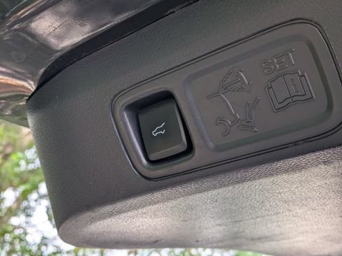 Used 2022 Ford Expedition Limited RWD image 11