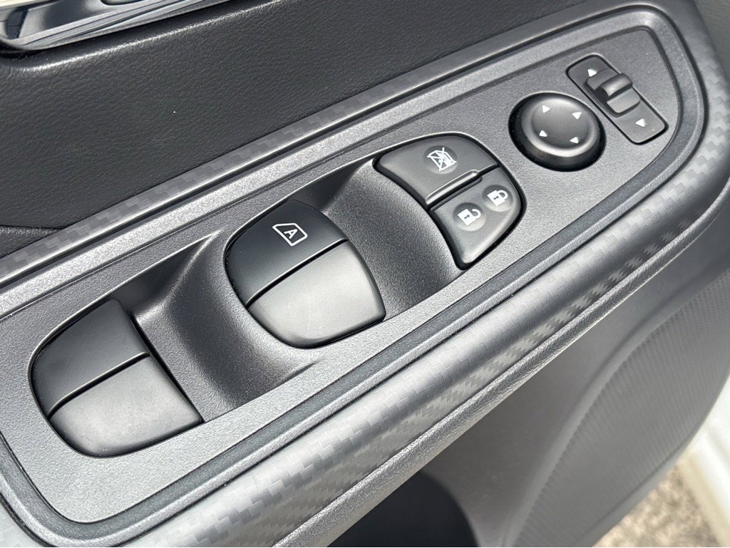 Used 2025 Nissan Versa SV FWD image 23