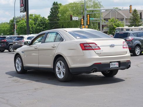Used 2018 Ford Taurus SE FWD image 5