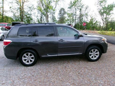 Used 2011 Toyota Highlander SE w/ Tow Pkg AWD/4WD image 9