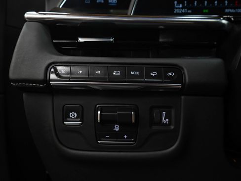 Used 2024 Cadillac Escalade Premium Luxury Platinum AWD/4WD image 28