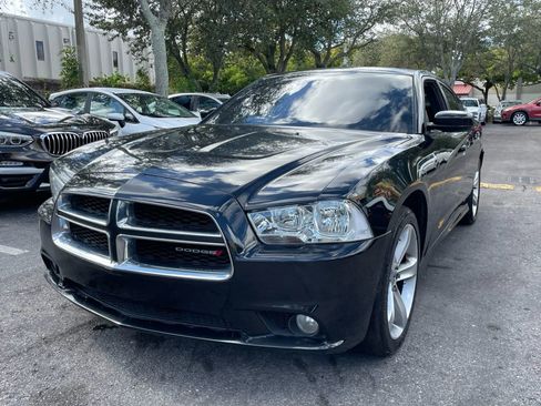 Used 2013 Dodge Charger SE image 6