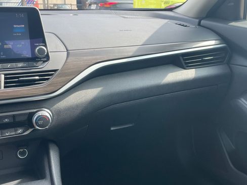 Used 2025 Nissan Altima 2.5 SV image 36