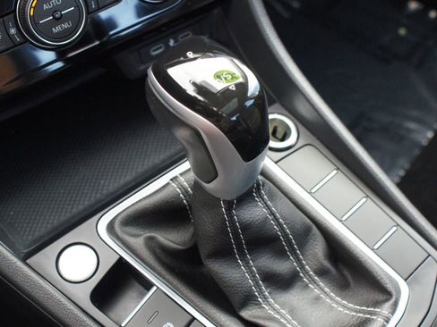 Used 2024 Volkswagen Jetta SE image 12