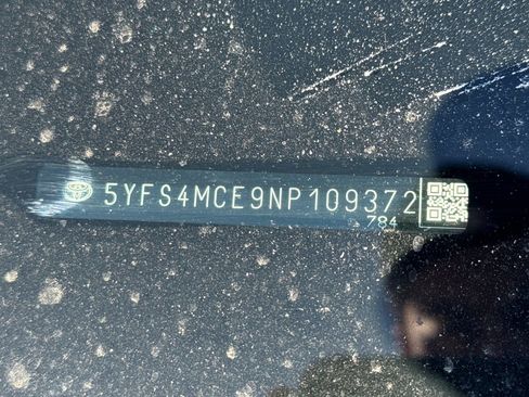 Used 2022 Toyota Corolla SE FWD image 3