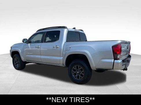 Used 2023 Toyota Tacoma SR5 AWD/4WD image 3