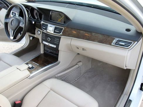 Used 2016 Mercedes-Benz E 350 4MATIC Sedan w/ Premium Package image 24