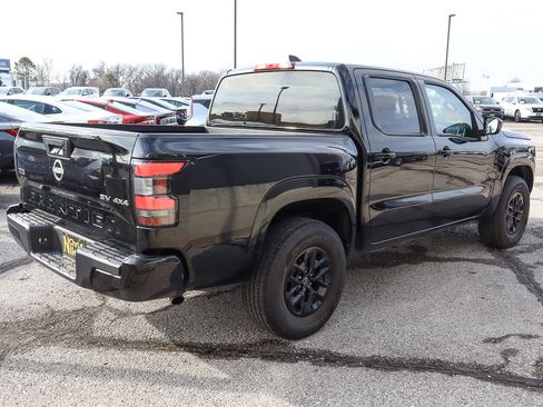 Used 2024 Nissan Frontier SV image 4