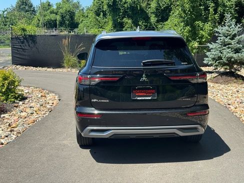 New 2025 Mitsubishi Outlander AWD image 4