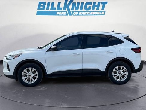 Used 2025 Ford Escape Active AWD/4WD image 2