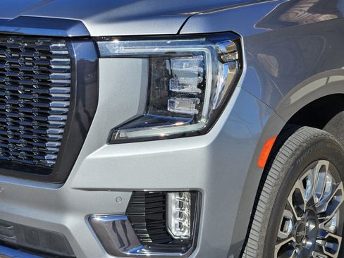Used 2023 GMC Yukon XL Denali Ultimate image 11