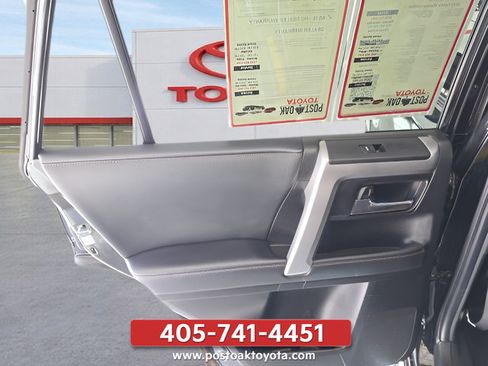 Used 2022 Toyota 4Runner Limited AWD/4WD image 21