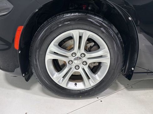 Used 2019 Dodge Charger SXT RWD image 5