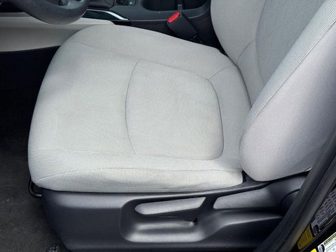 Used 2024 Toyota Corolla Cross L FWD image 19