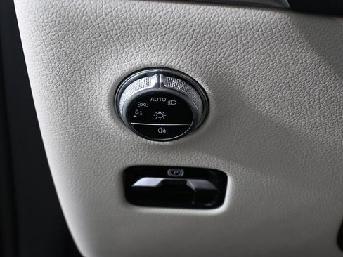 Used 2024 Mercedes-Benz GLC 300 4MATIC image 9