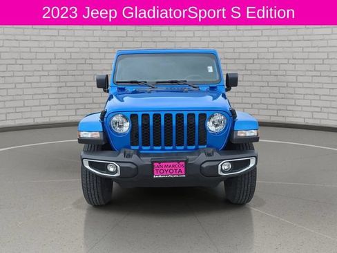 Used 2023 Jeep Gladiator Sport AWD/4WD image 2