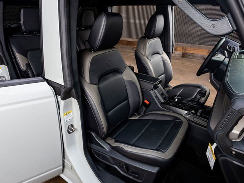 Used 2026 Ford Bronco Outer Banks AWD/4WD image 30