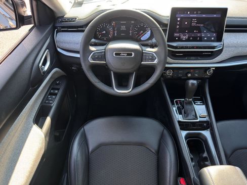 Used 2022 Jeep Compass Latitude image 24