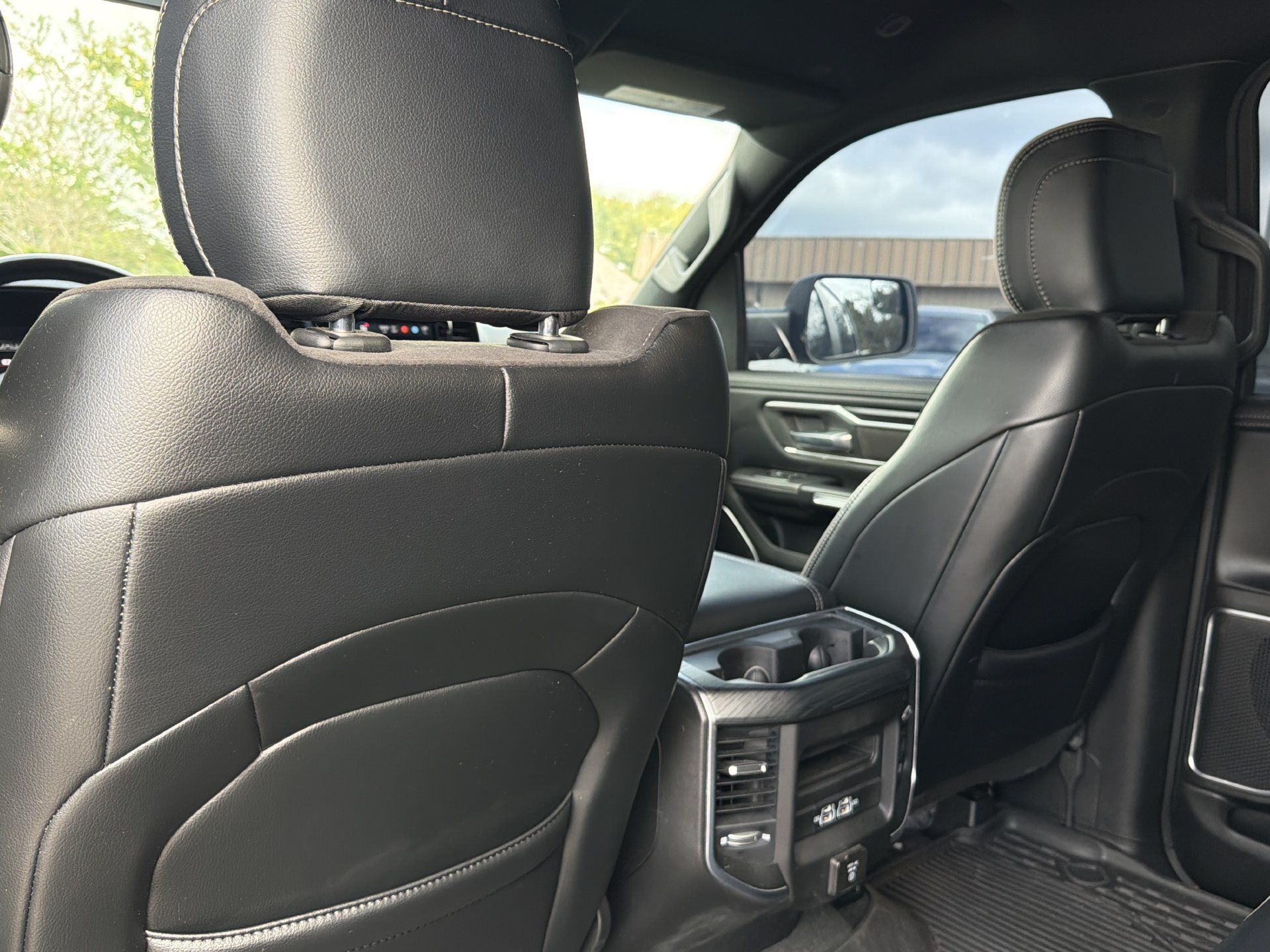 Used 2023 RAM 1500 Laramie AWD/4WD image 18