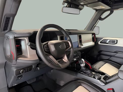 New 2026 Ford Bronco Outer Banks w/ Sasquatch Package AWD/4WD image 17