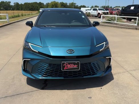 Used 2025 Toyota Camry XSE FWD image 4